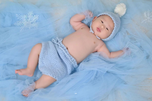 琼中宝宝吐奶黄色